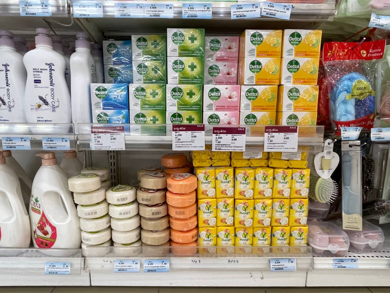 Modern Trade Distribution of Cellox and Hygienist Products by BJC at Makro Cambodia - Image 34